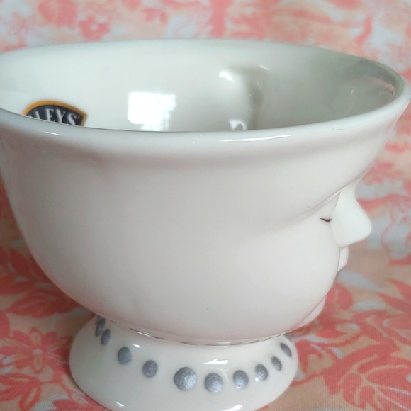 🍀Limited Edition Baileys Irish Winking Lady Ceramic Cup signed by Helen Hunt - Picture 7 of 12